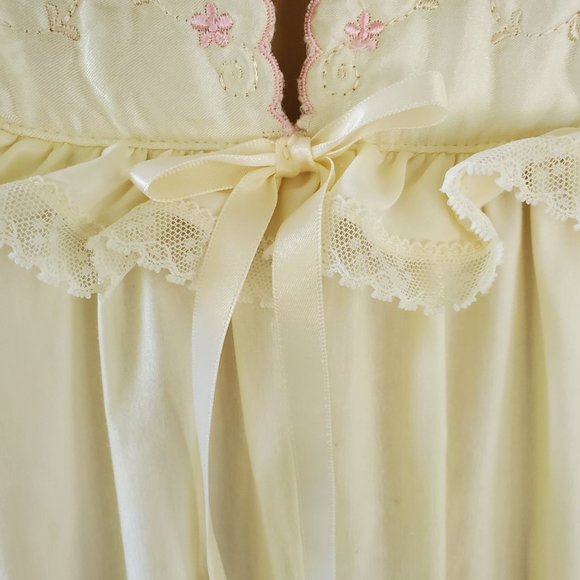 Vintage JC Penney Maxi Nightgown Women's L Pale Yellow Embroider Union Label - Picture 10 of 10